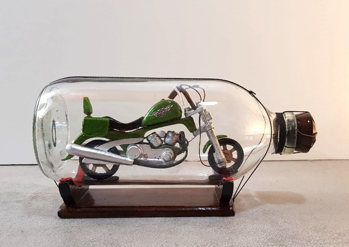 Cam Şişe İçinde Motosiklet Maketi