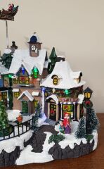 Noel Ağacı ve Yılbaşı Köyü Müzik Kutusu