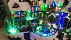 Noel Ağacı ve Yılbaşı Köyü Müzik Kutusu