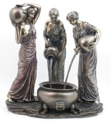 Su Taşıyan Üç Kadın Biblo