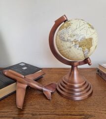 Uçaklı Dünya Küre