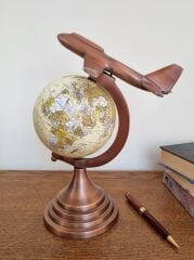 Uçaklı Dünya Küre