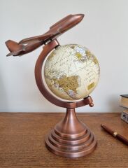 Uçaklı Dünya Küre