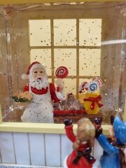 Santa's Candy Shop Işıklı ve Müzikli Kar Küresi
