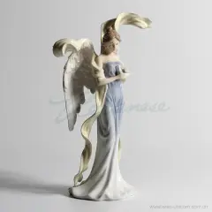 Güvercin Tutan Porselen Melek Biblo