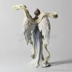 Güvercin Tutan Porselen Melek Biblo