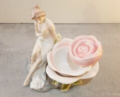 Porselen Güllü Kadın Kutu