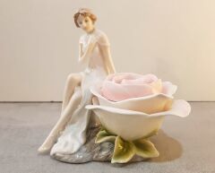 Porselen Güllü Kadın Kutu