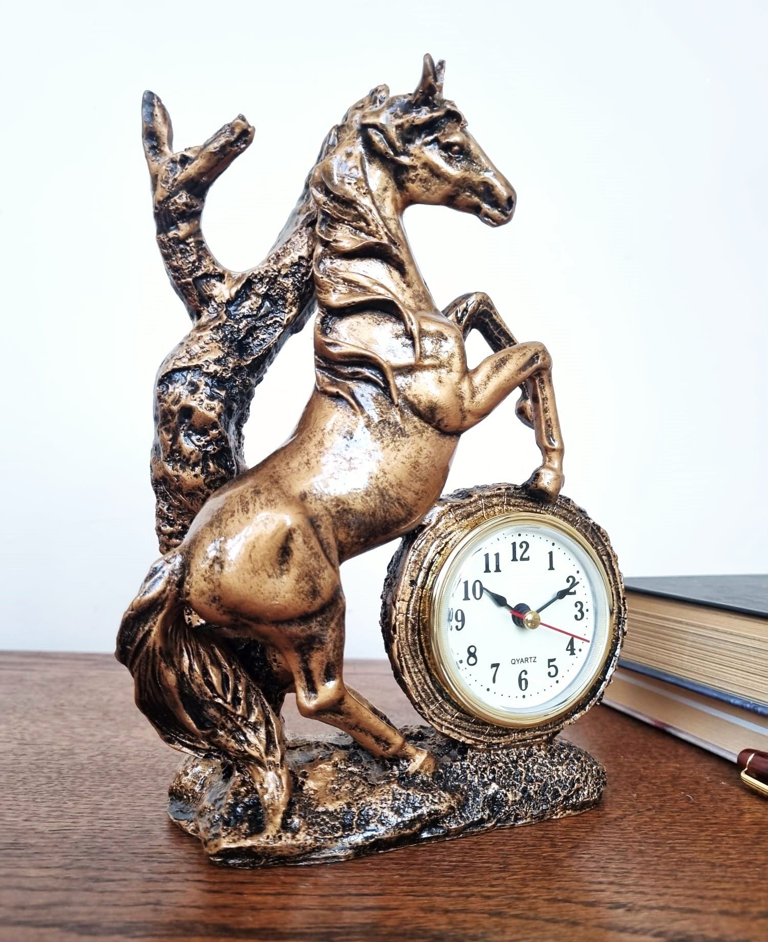 At Biblolu Masa Saati