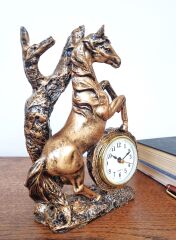 At Biblolu Masa Saati