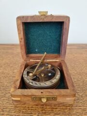 Ahşap Kutulu Güneş Saatli Pusula
