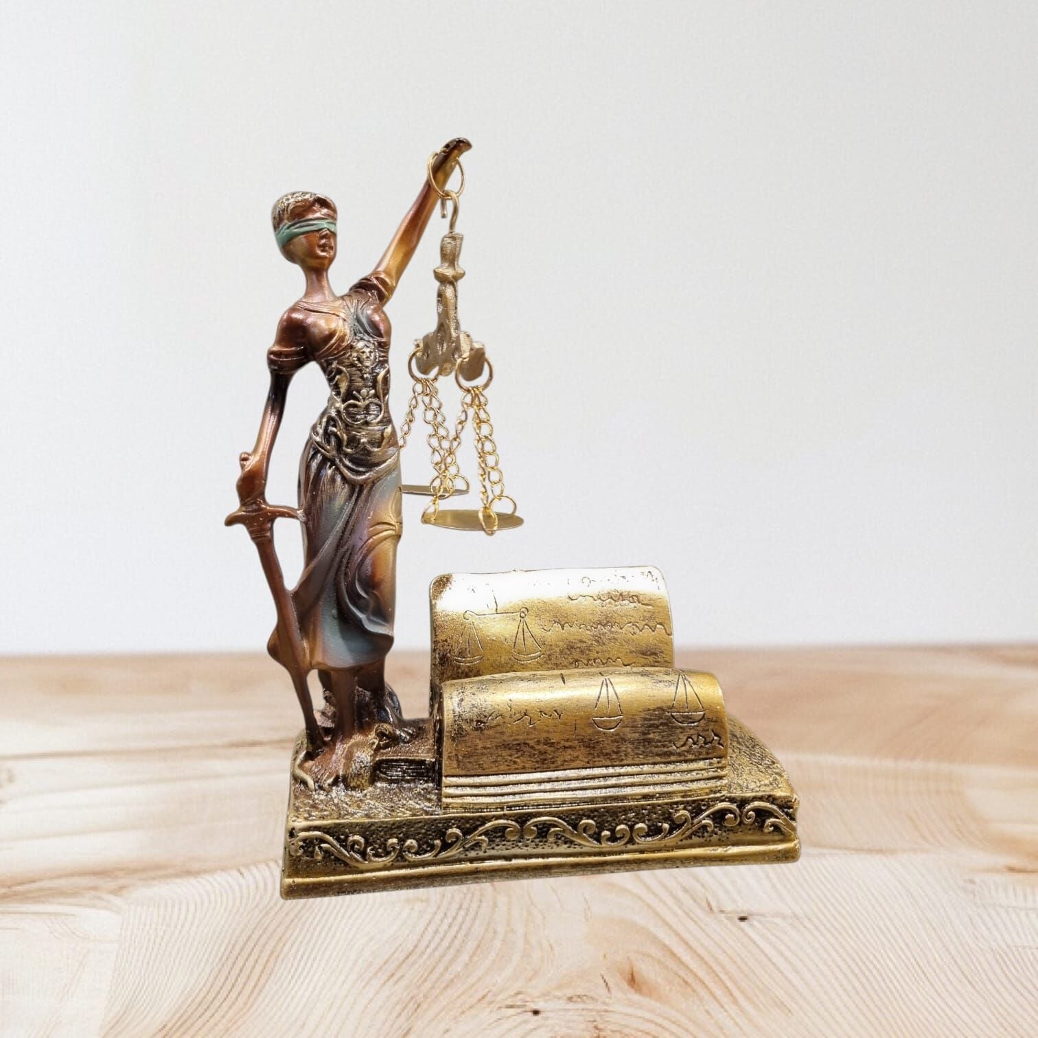 Adalet Heykeli Kartvizitlik (18 cm)