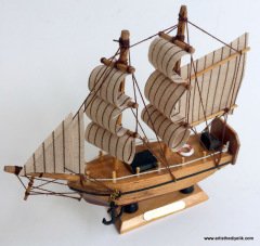 El Yapımı Ahşap Gemi