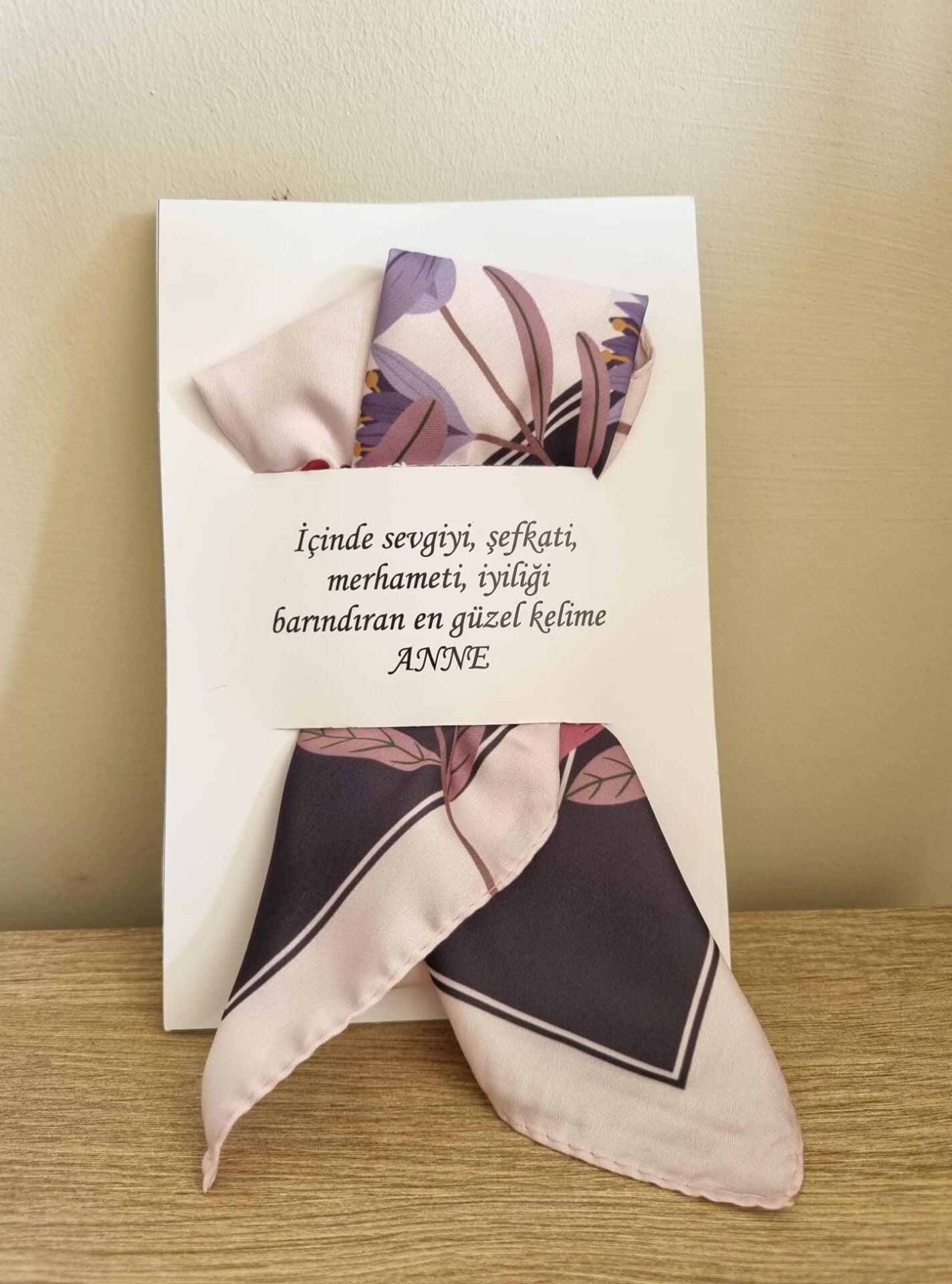 50 Adet Fular Anneler Günü Hediyesi