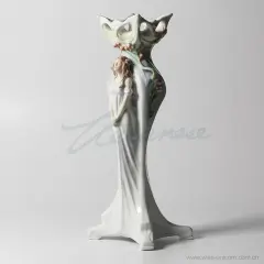 Unicorn Studio Porselen Çiçekli Kadınlı Vazo