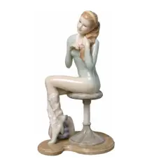 Porselen Oturan Balerin Biblo