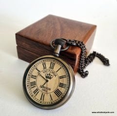 Ahşap Kutusunda Köstekli Cep Saati