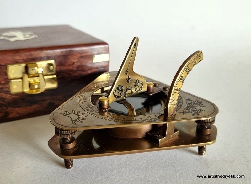 Güneş Saatli Eskitme Pirinç Pusula