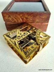 Güneş Saatli Pirinç Pusula