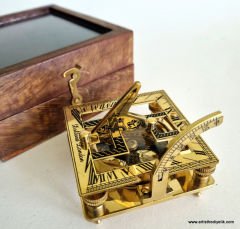 Güneş Saatli Pirinç Pusula