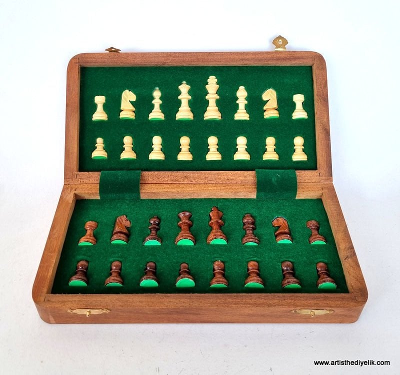 MIKNATISLI AHŞAP SATRANÇ TAKIMI