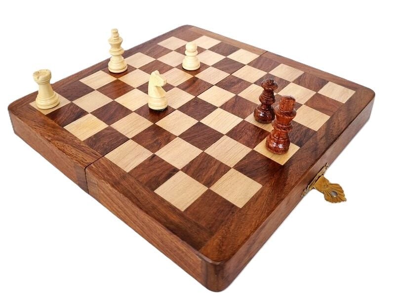 MIKNATISLI ORTA BOY AHŞAP SATRANÇ TAKIMI