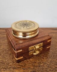 Ahşap Kutulu Pirinç Pusula (The Road Not Taken)