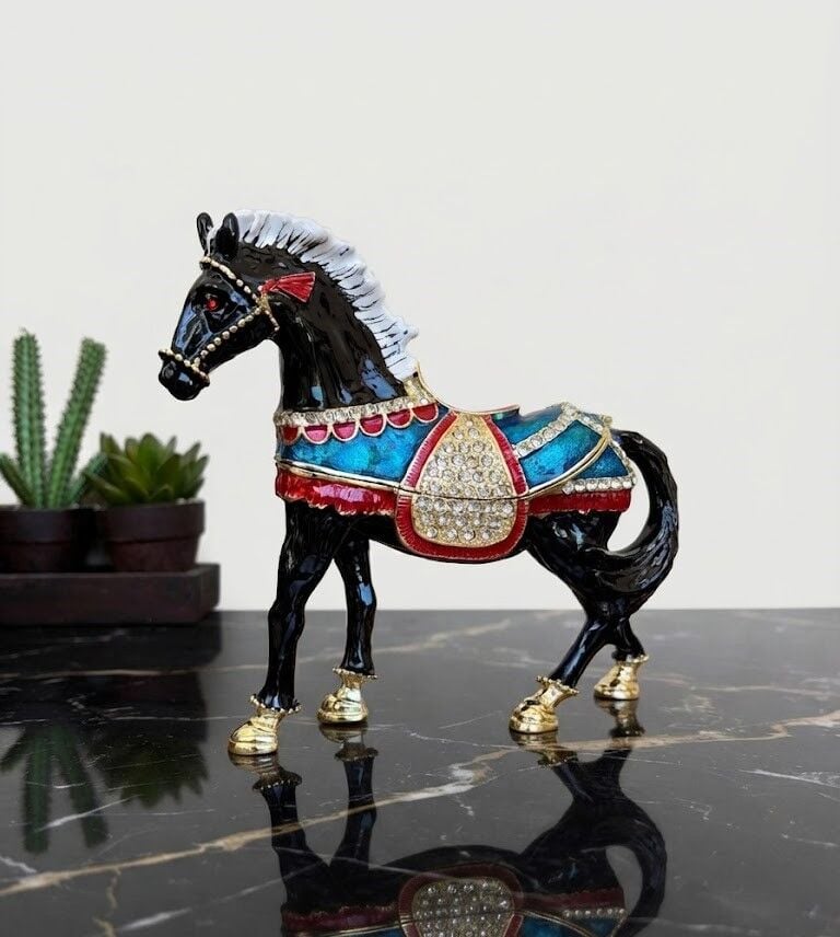 Swarovski Taşlı Pirinç At Biblo