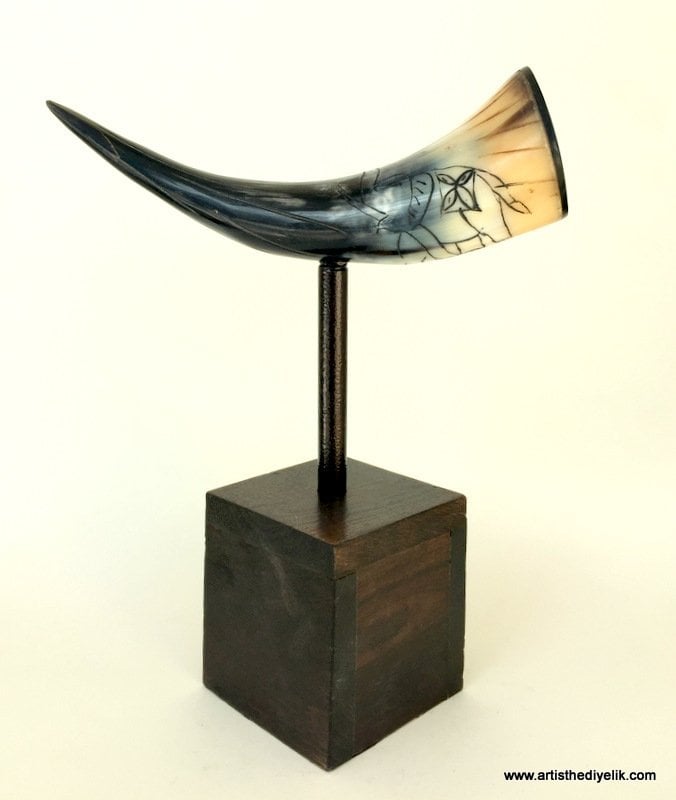 Fil İşlemeli Kaideli Orijinal Boynuz Biblo