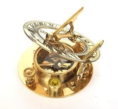 Güneş Saatli Pusula