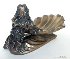 İstiridye Tabaklı Kadın