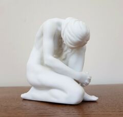 Porselen Kadın Biblo