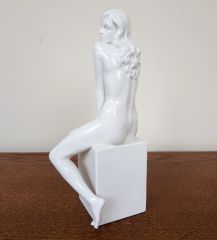 Porselen Kadın Biblo