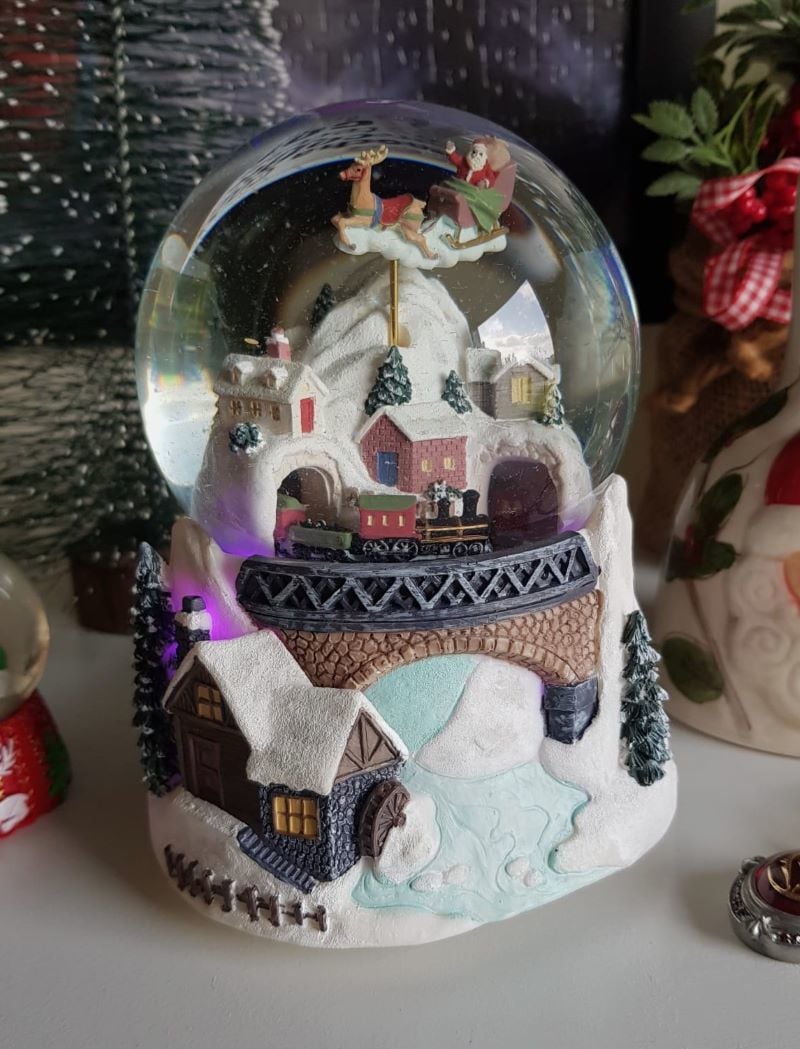 Işıklı Noel Baba ve Tren Kar Küresi