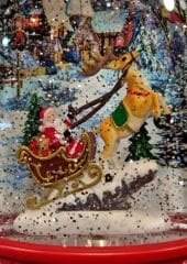 Noel Baba Işıklı ve Müzikli Kar Küresi