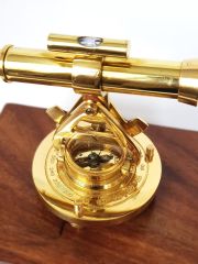 Ahşap Kutusunda Pirinç Dürbün ve Pusula