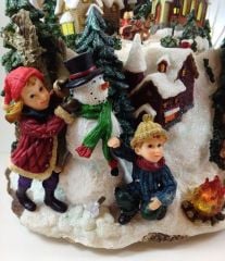 Dev Müzikli Kar Küresi