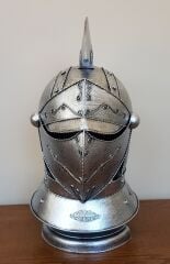 Dekoratif Metal Ortaçağ Miğferi