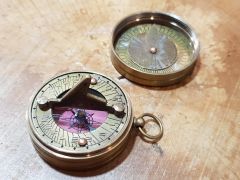 Güneş saatli pusula