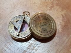 Güneş saatli pusula