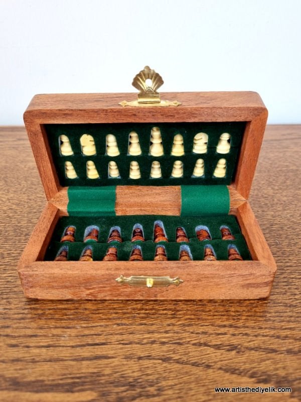 MIKNATISLI KÜÇÜK BOY AHŞAP SATRANÇ TAKIMI