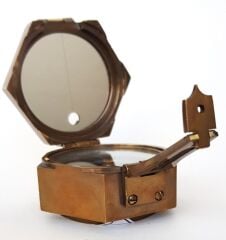 Çok Fonksiyonlu Bronz Pusula