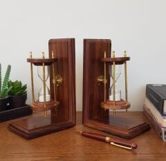 Kum Saati Kitap Tutucu