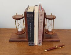 Kum Saati Kitap Tutucu