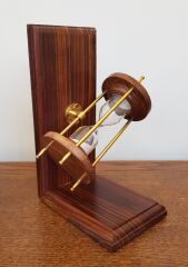 Kum Saati Kitap Tutucu