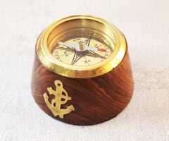 Ahşap kaideli pirinç pusula