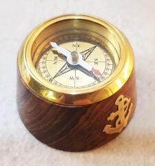 Ahşap kaideli pirinç pusula