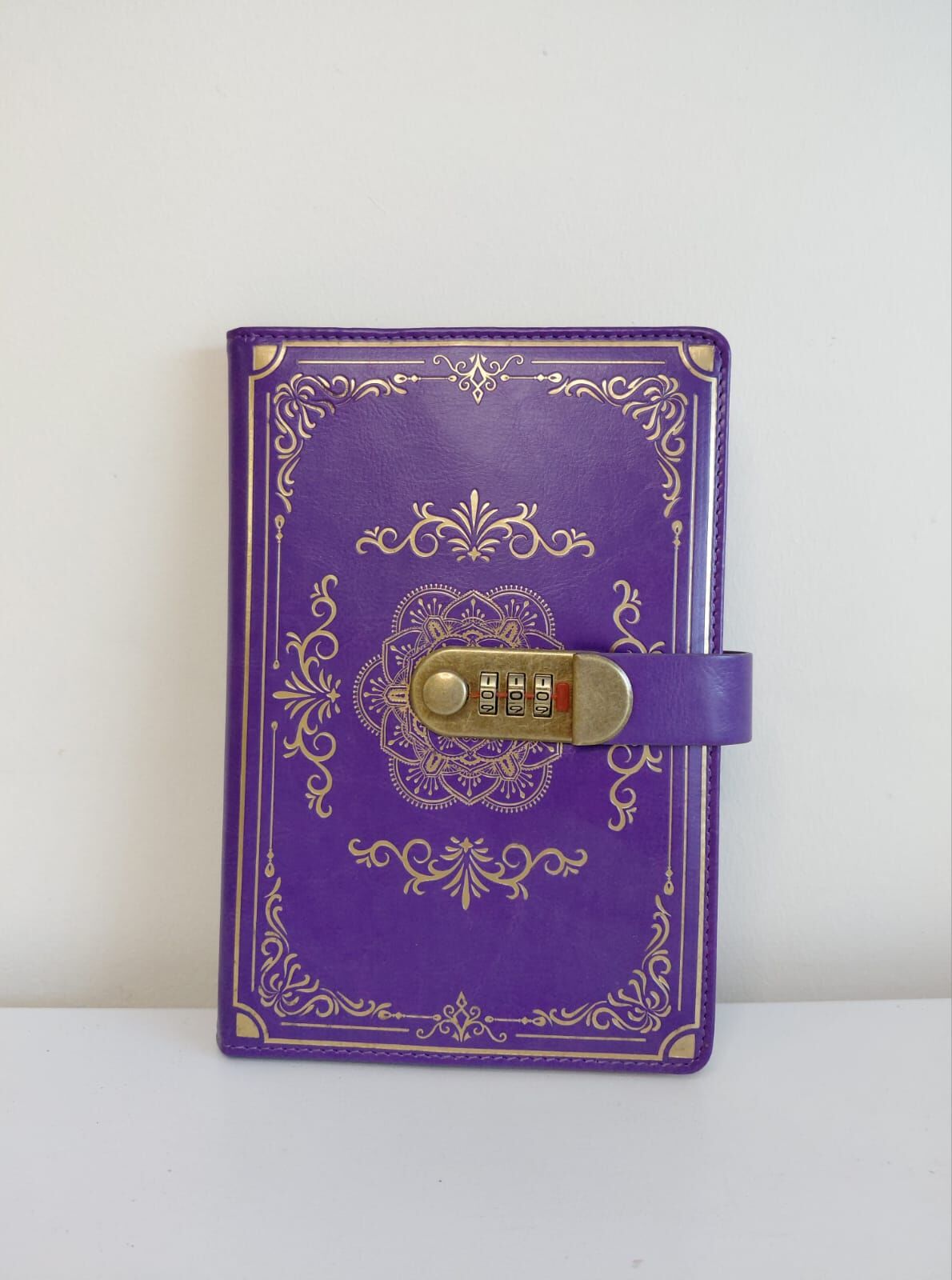 Şifreli Kapaklı Defter