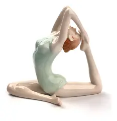 Porselen Yoga Yapan Kadın Biblosu