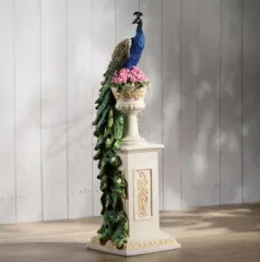 Vazo Üstünde Tavus Kuşu Biblo